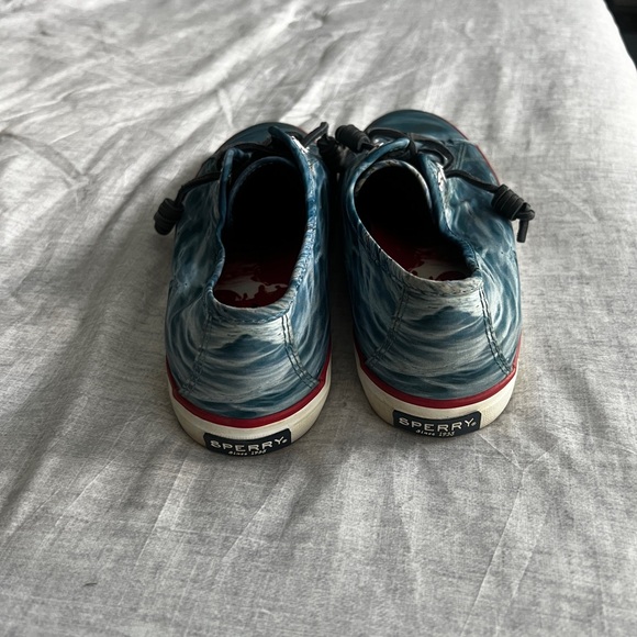 Sperry Jaws Themed Women’s 8.5M - Picture 2 of 3
